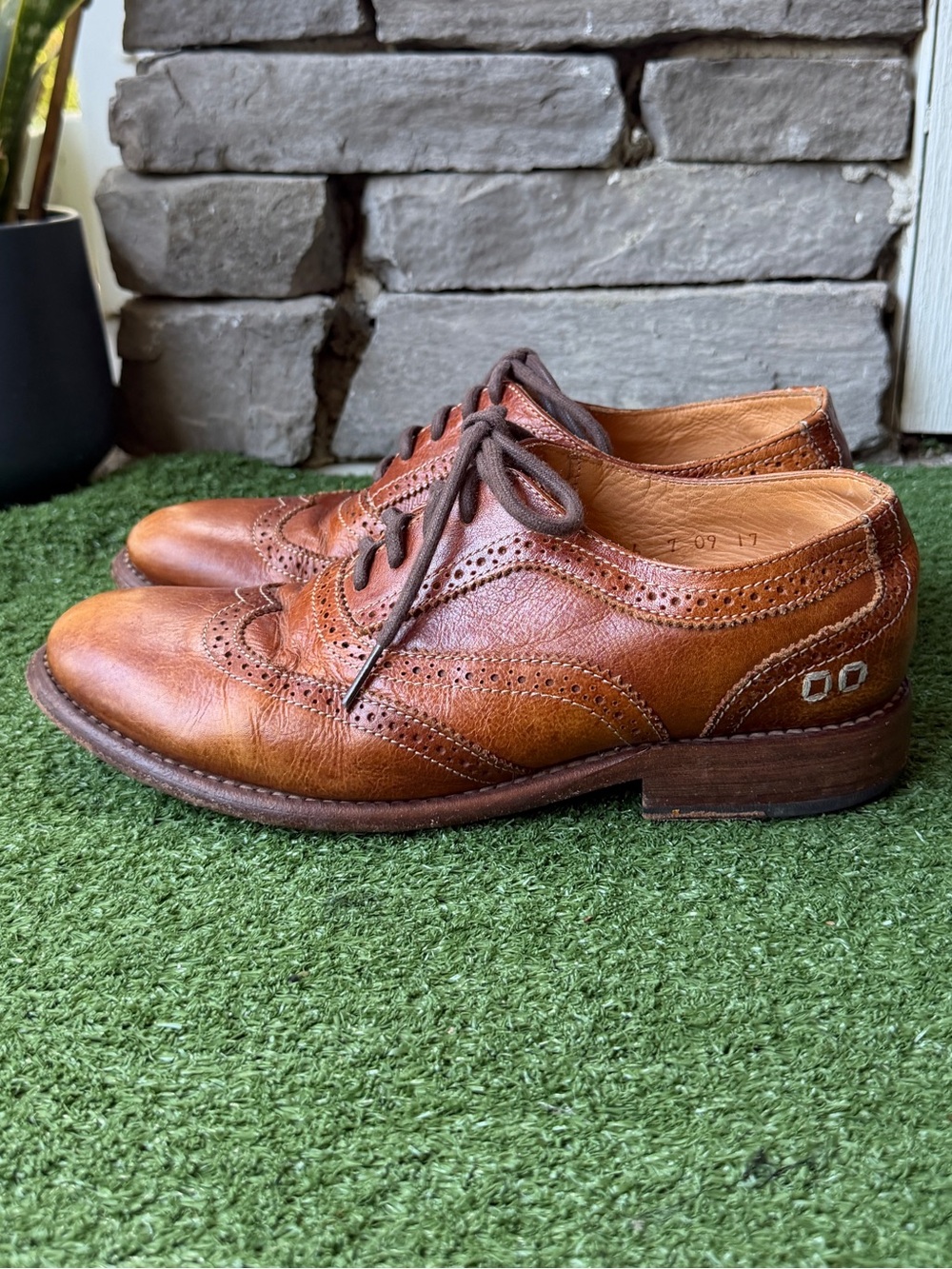 Bed|Stü Lita Wingtip Oxfords Distressed Leather Women’s Shoes